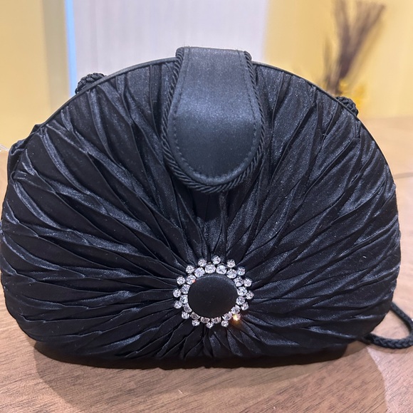 Elegant Black Evening Clutch with Crystal Accent, NWOT, 8 x 5. - Picture 7 of 10